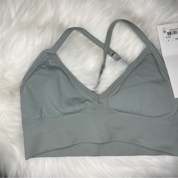 NWT lululemon awakening bra early gray with pads size 4 XS sport’s bra top taryn - Picture 3 of 7
